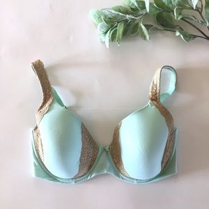 Soma Mint and Tan Lace Trim Smoothing Bra